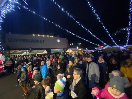 Praznični božično-novoletni bazar učencev OŠ Koroški jeklarji (2)